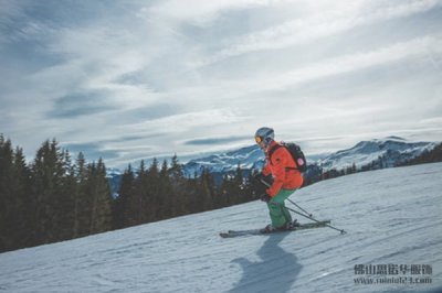 來看啦喂！教你如何選購滑雪服